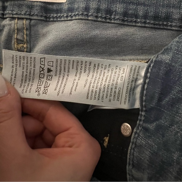 Signature by Levi Strauss & Co. Gold Label Women's Totally Shaping Skinny Jeans - Picture 11 of 11